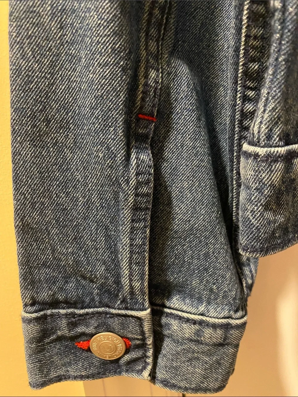 True Religion Cotton Stretch Logo Print Red Thread Blue Denim Jacket NWT